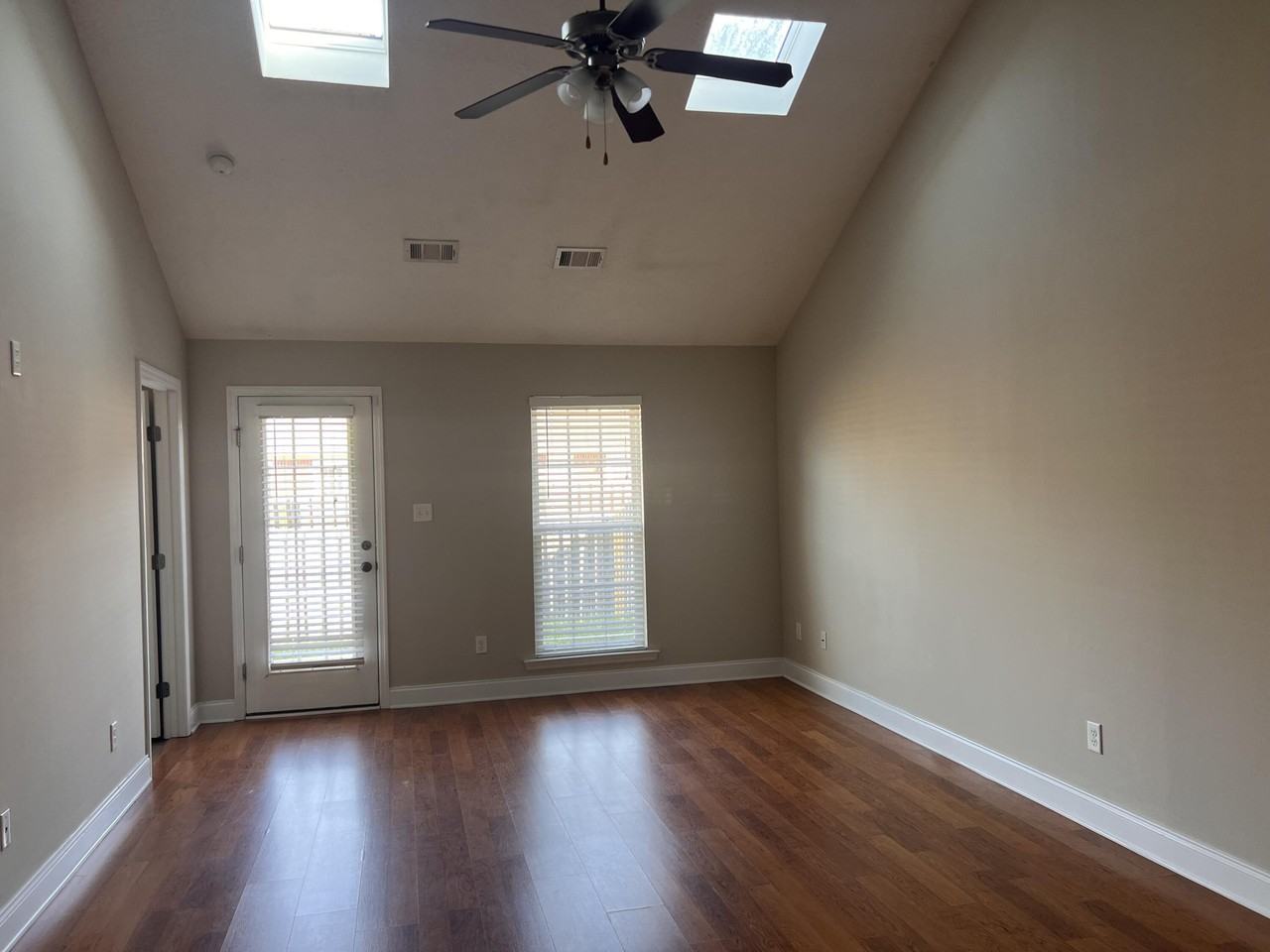 941 Bryan Cir - Photo 6 of 9