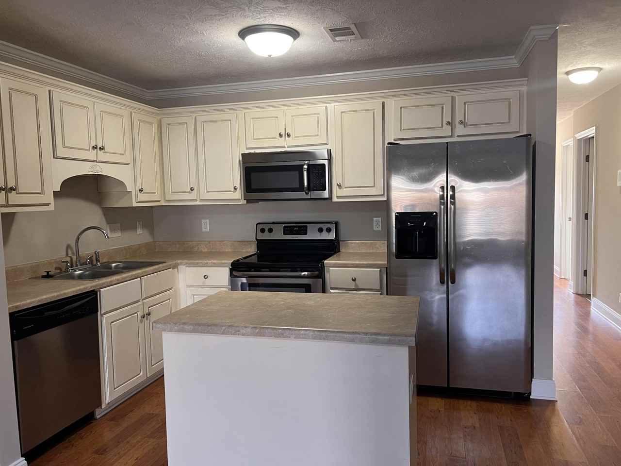 941 Bryan Cir - Photo 7 of 9