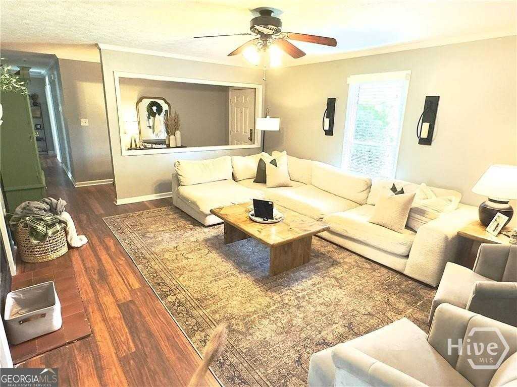 1051 Jimmy Daniel Rd - Photo 4 of 18