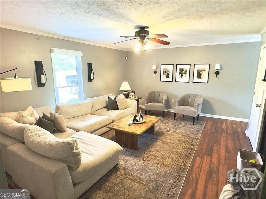 1051 Jimmy Daniel Rd - Photo 5 of 18