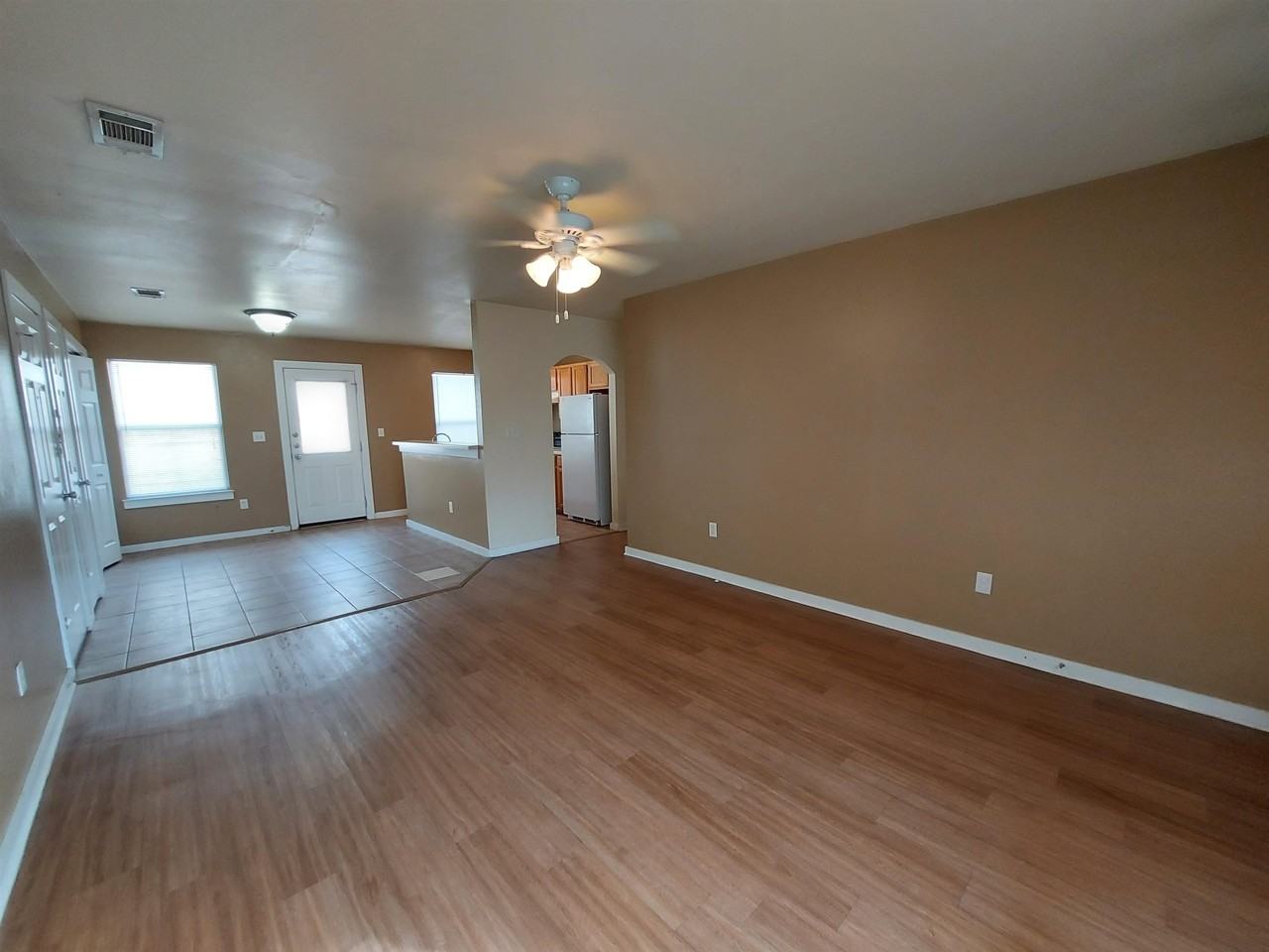 219 S Avenue S - Photo 2 of 6