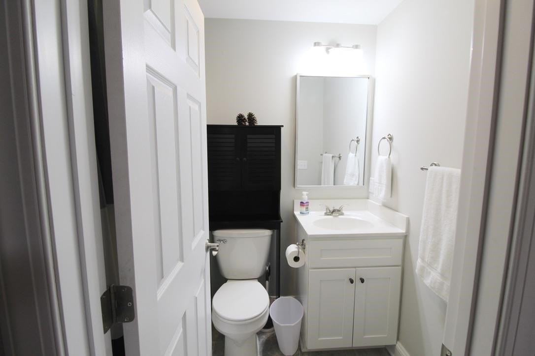2222 Deyerle Ave - Photo 6 of 27
