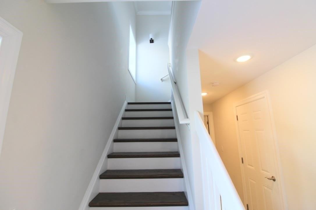 2222 Deyerle Ave - Photo 7 of 27