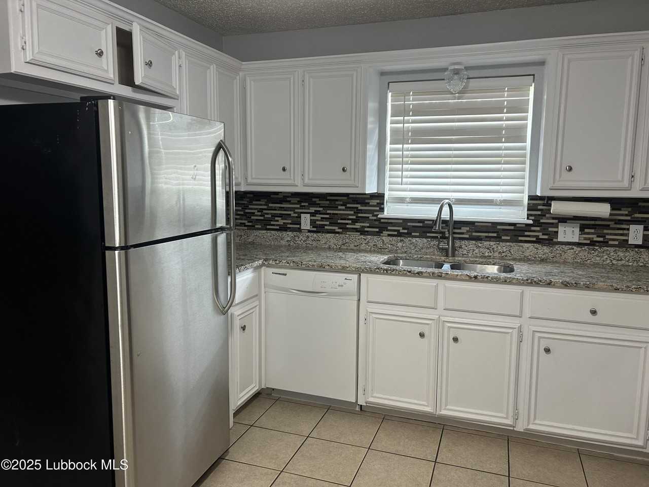 4630 Erskine St - Photo 3 of 16