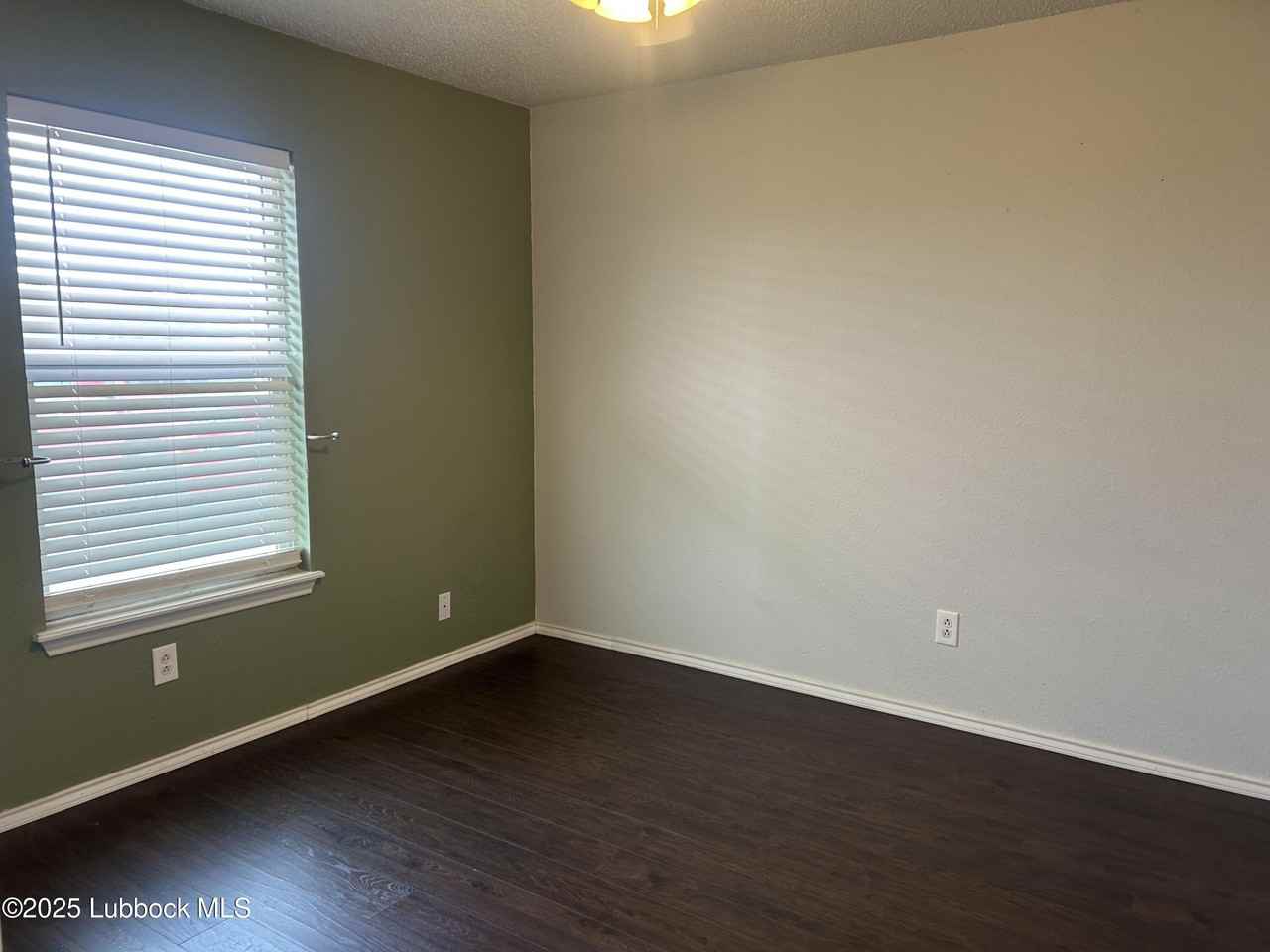 4630 Erskine St - Photo 7 of 16