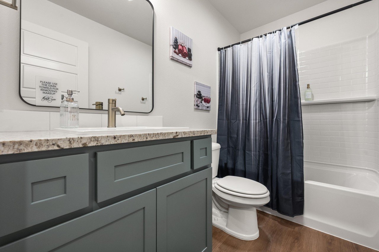 2515 Kenwood Ave - Photo 7 of 11