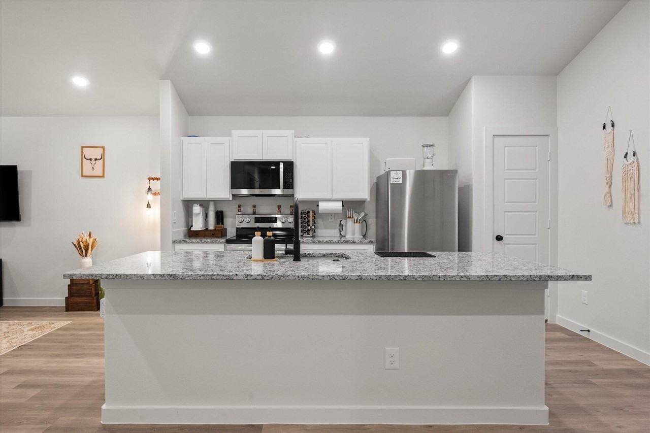 2133 Langford Ave - Photo 4 of 14