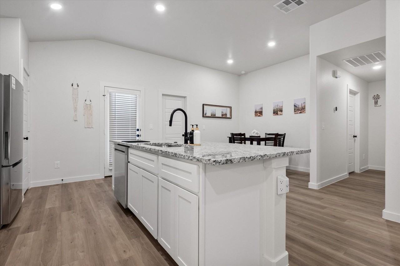 2133 Langford Ave - Photo 5 of 14