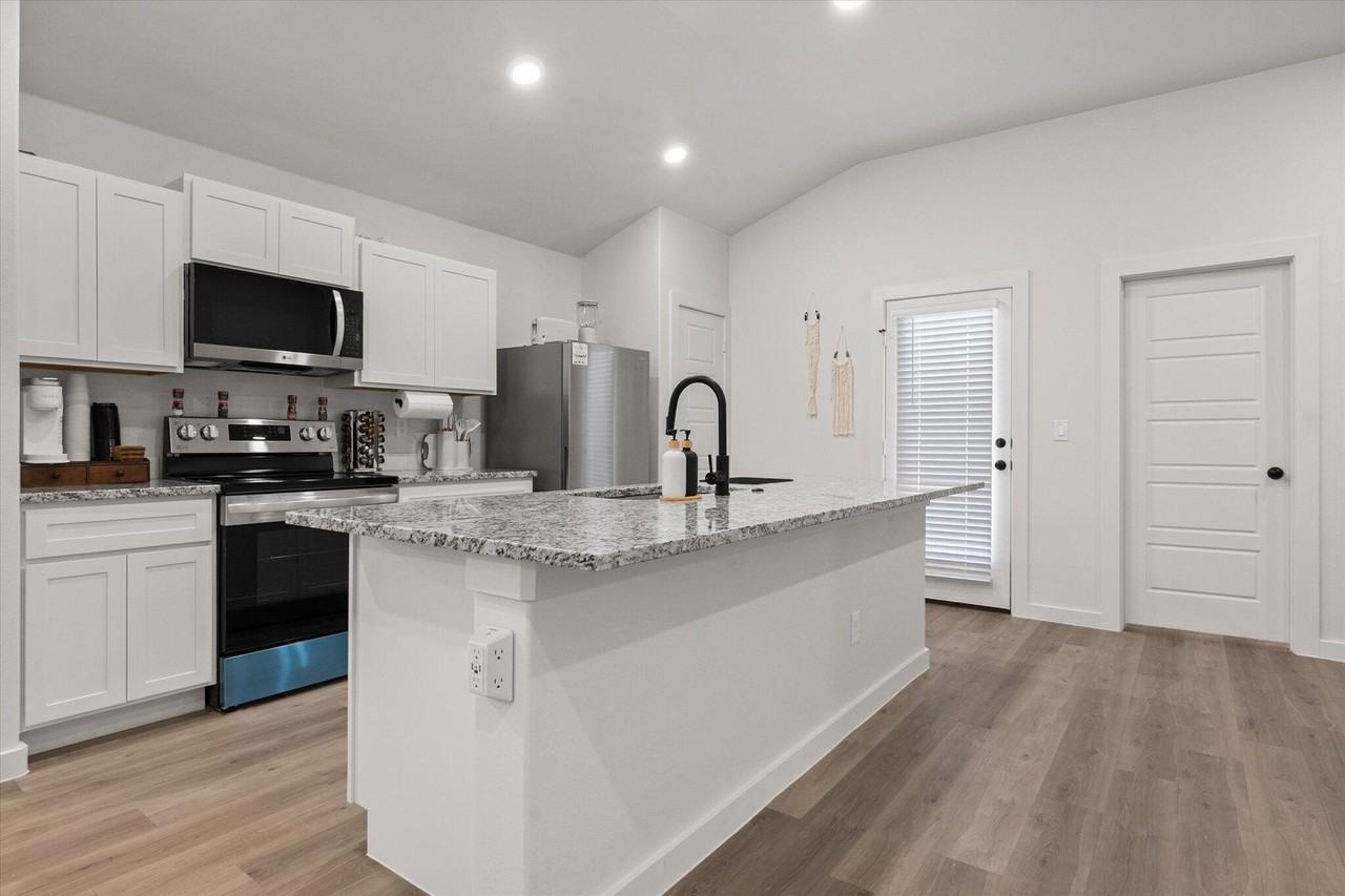 2133 Langford Ave - Photo 6 of 14