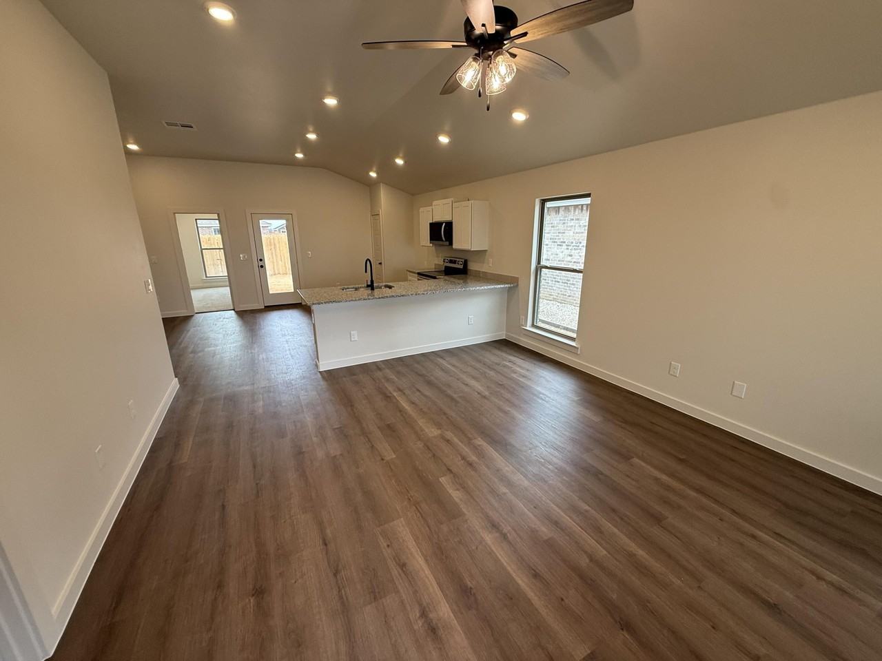 1305 N Chicago Ave - Photo 3 of 19