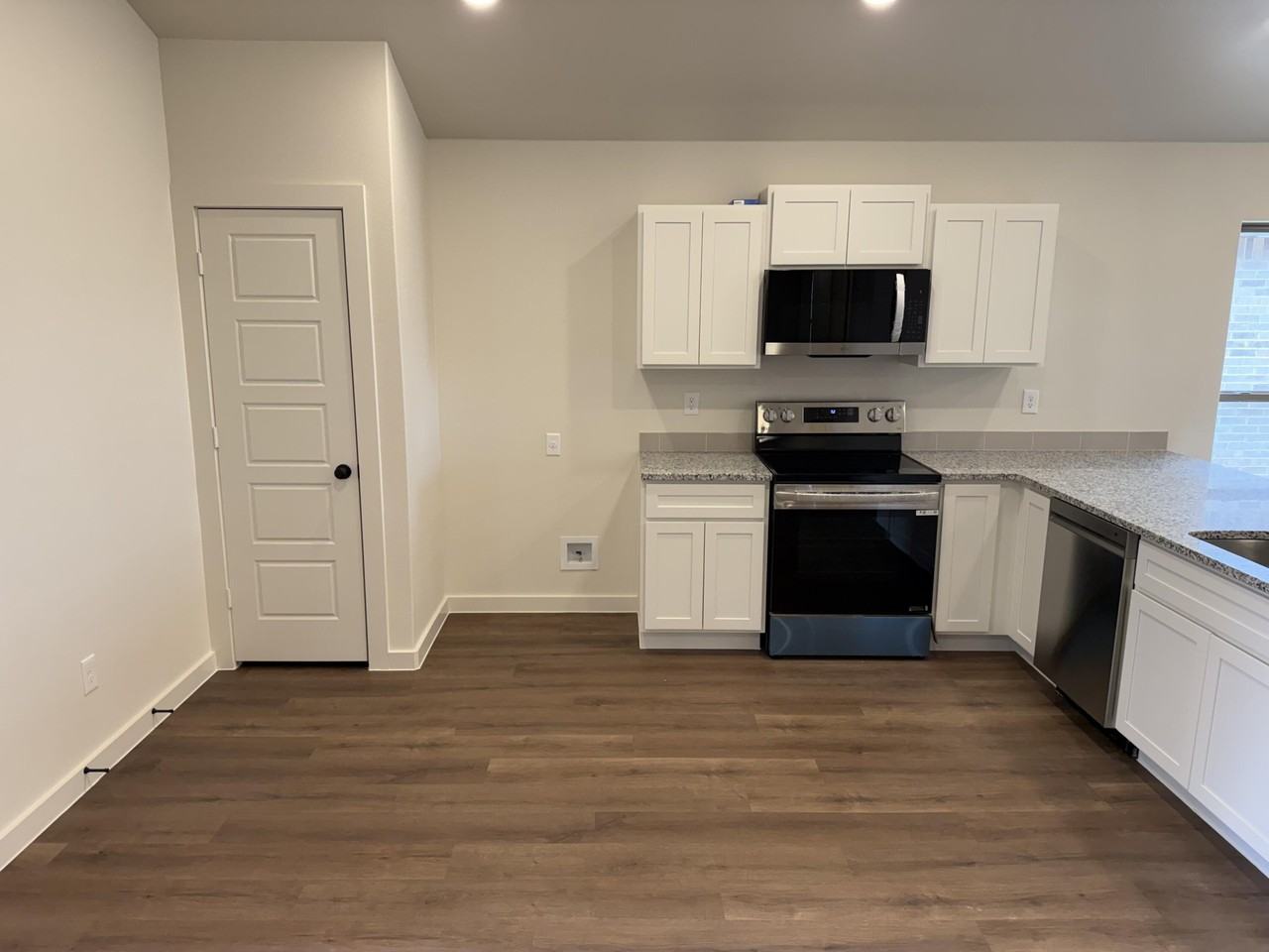 1305 N Chicago Ave - Photo 6 of 19