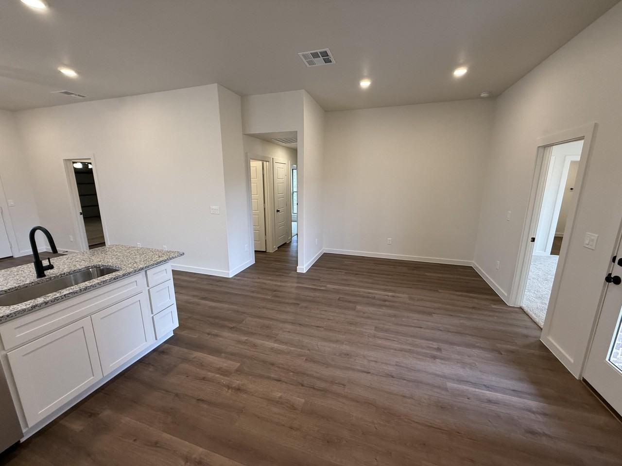 1305 N Chicago Ave - Photo 7 of 19