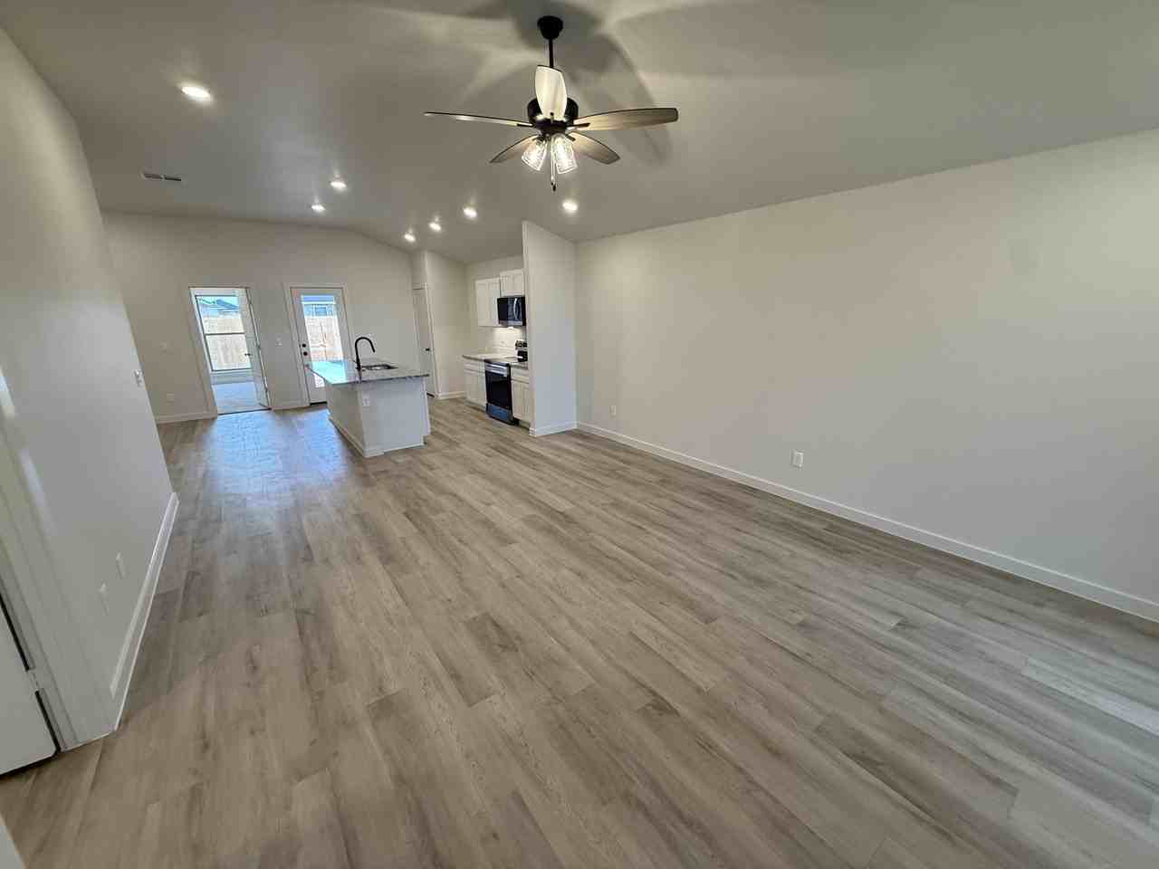 1309 N Chicago Ave - Photo 2 of 14