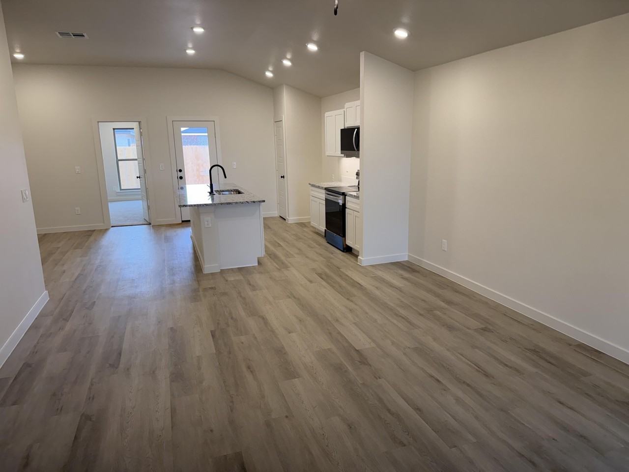 1309 N Chicago Ave - Photo 3 of 14