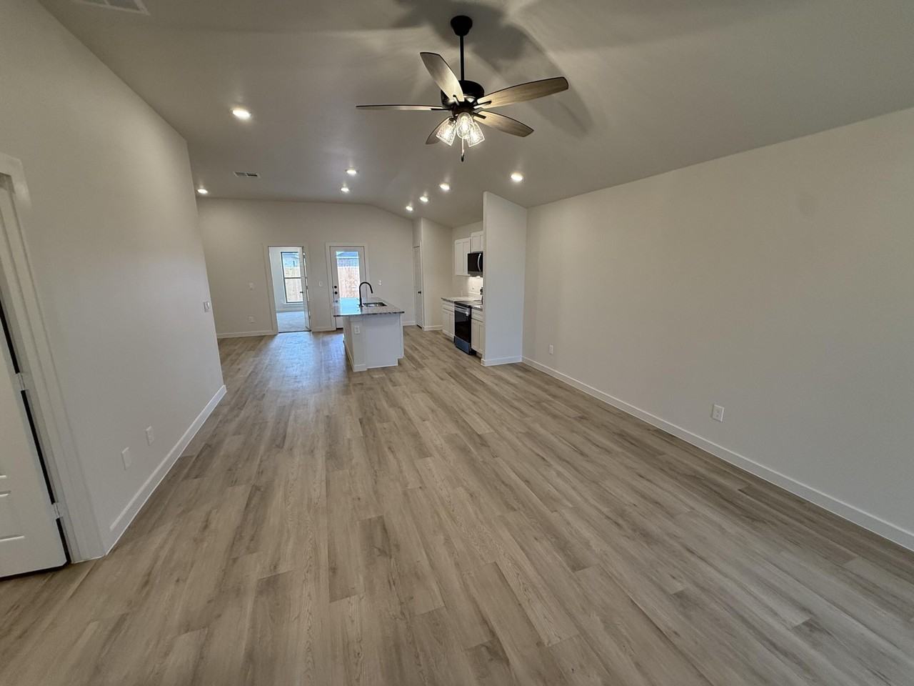 1309 N Chicago Ave - Photo 4 of 14