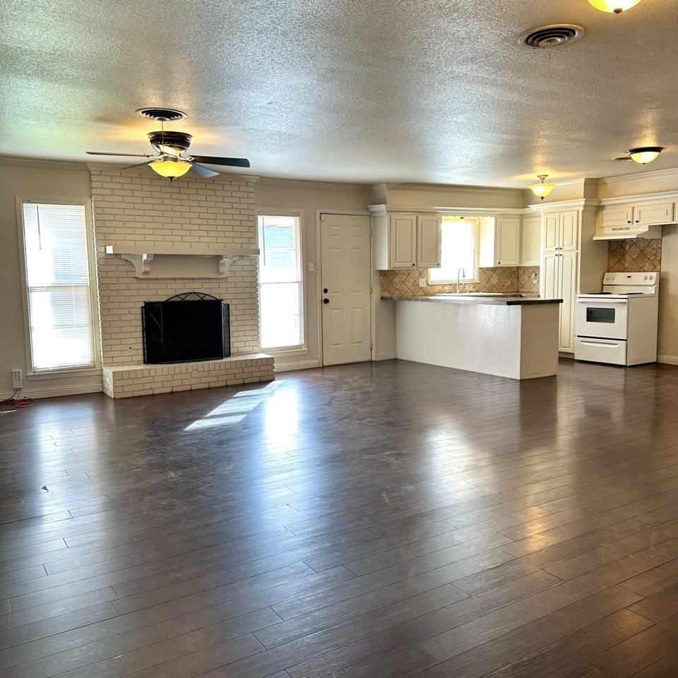 5411 9th St - Photo 2 of 16