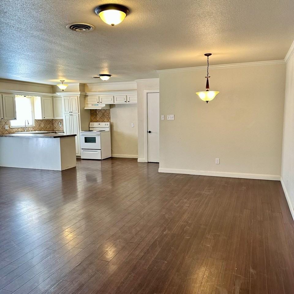 5411 9th St - Photo 3 of 16