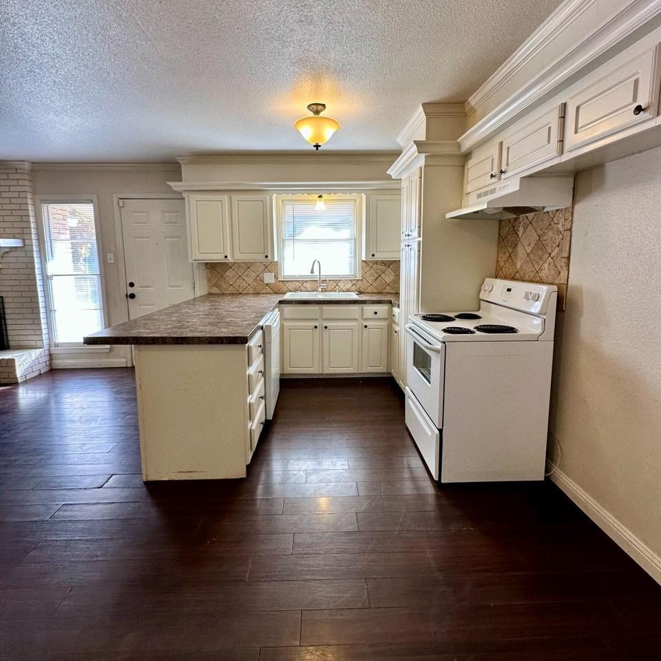 5411 9th St - Photo 6 of 16