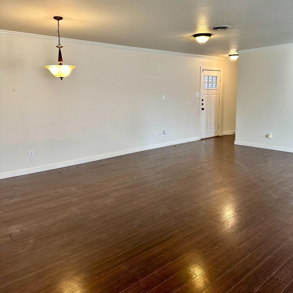 5411 9th St - Photo 7 of 16