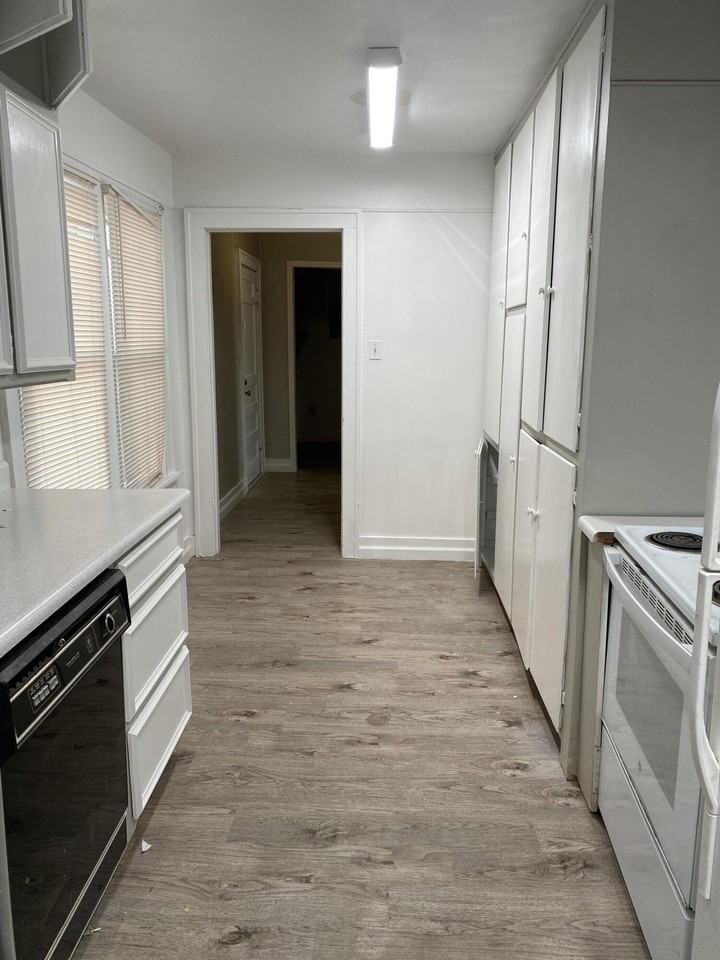 2618 21st St - Photo 7 of 17