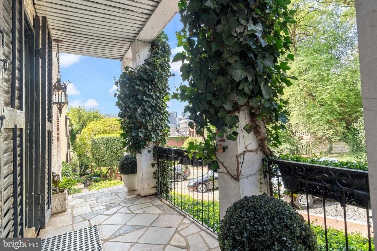 3426 Prospect St Nw - Photo 3 of 44