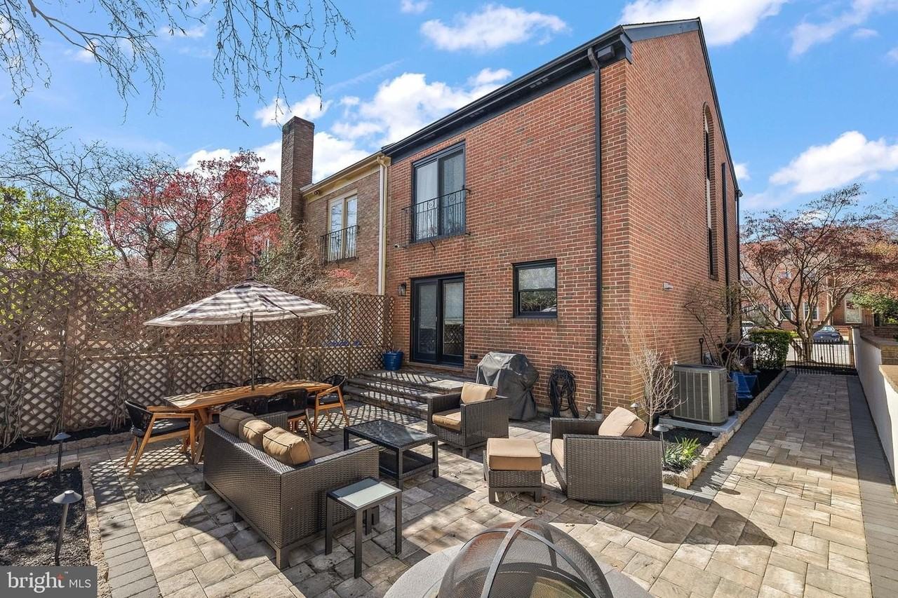 2115 Fairfield Pl - Photo 2 of 21