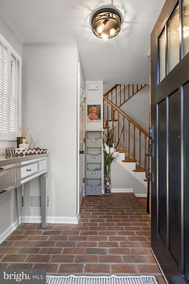 2115 Fairfield Pl - Photo 3 of 21