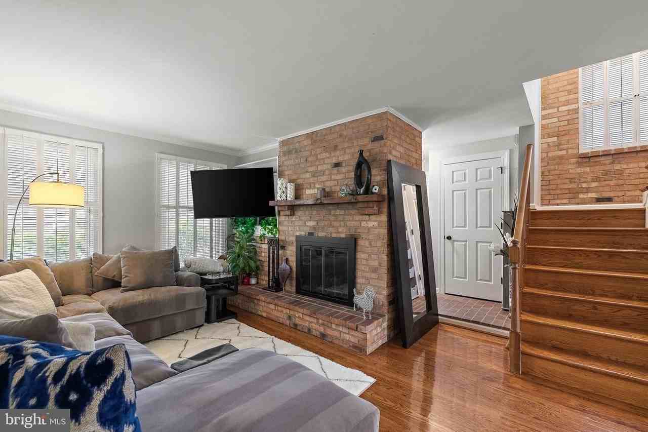 2115 Fairfield Pl - Photo 4 of 21