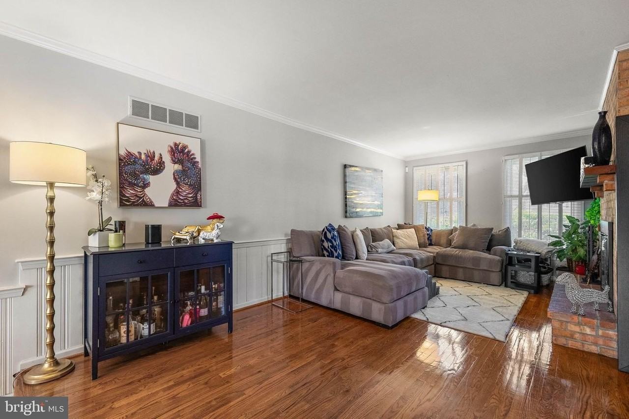 2115 Fairfield Pl - Photo 5 of 21