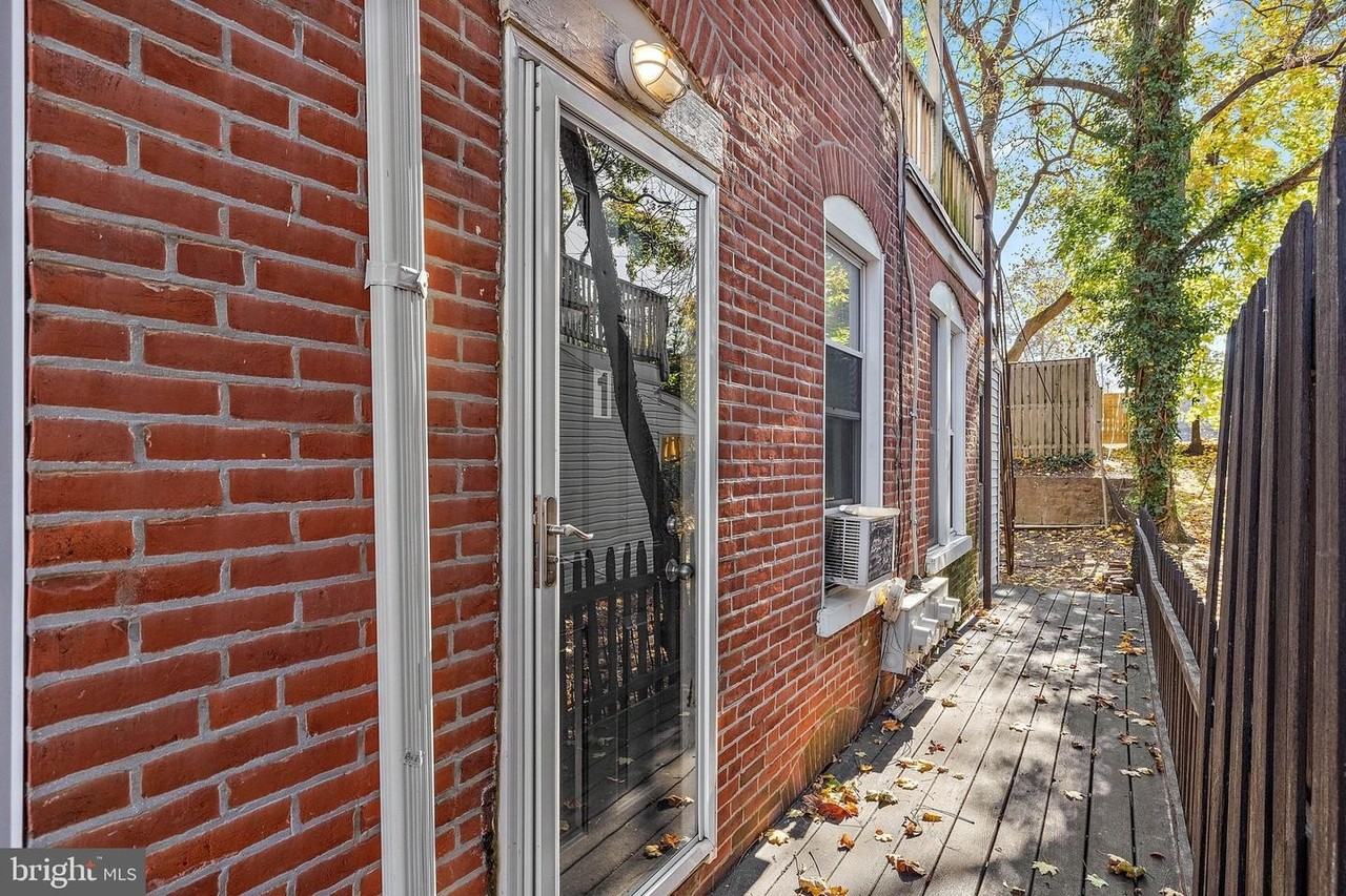 1502 W 14th St - Photo 2 of 10