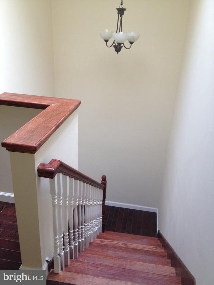 228 Arch St - Photo 4 of 8