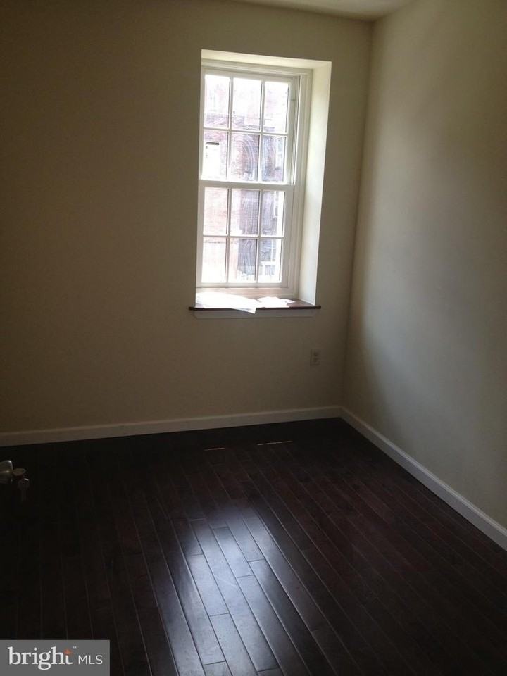 228 Arch St - Photo 5 of 8