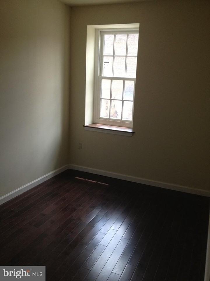 228 Arch St - Photo 6 of 8