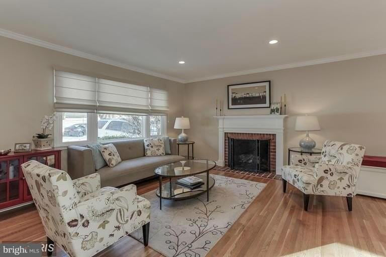 1334 Mayflower Dr - Photo 3 of 50