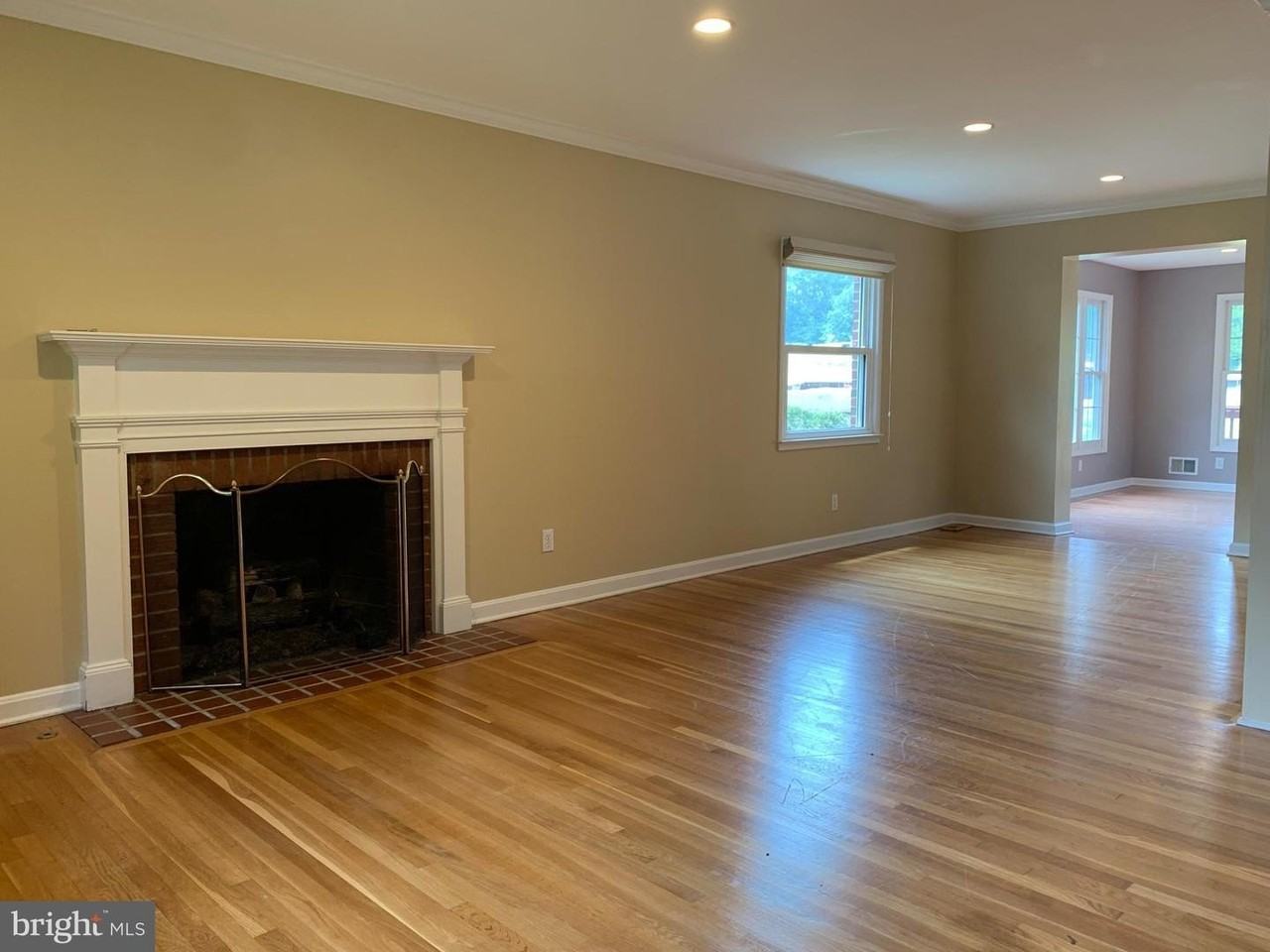 1334 Mayflower Dr - Photo 6 of 50