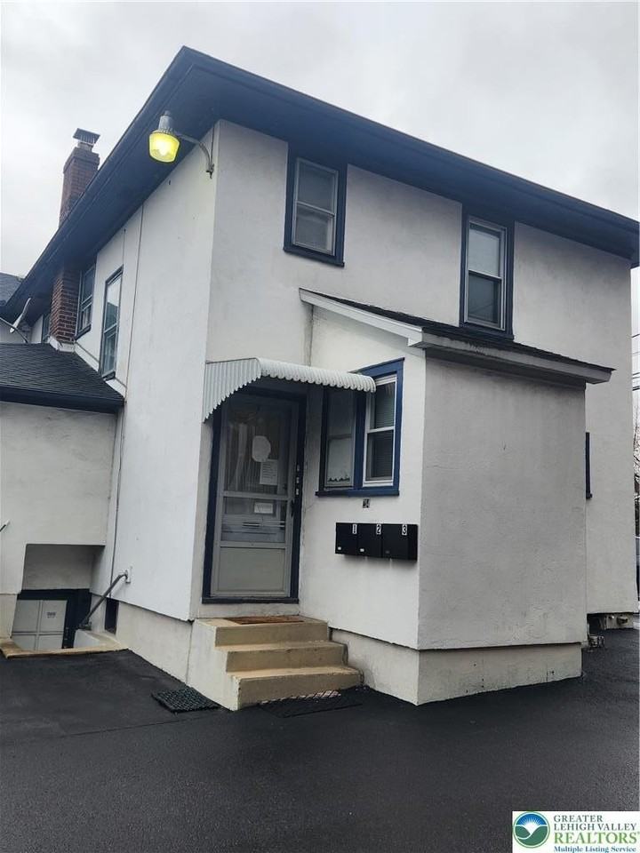 214 W Main St Unit 1