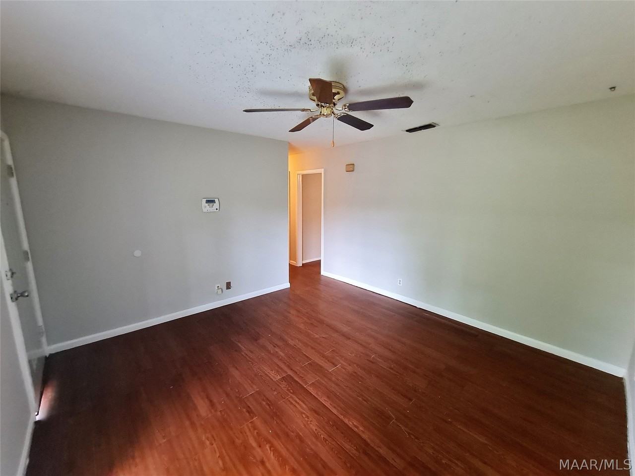 516 Lawndale Ln - Photo 4 of 26