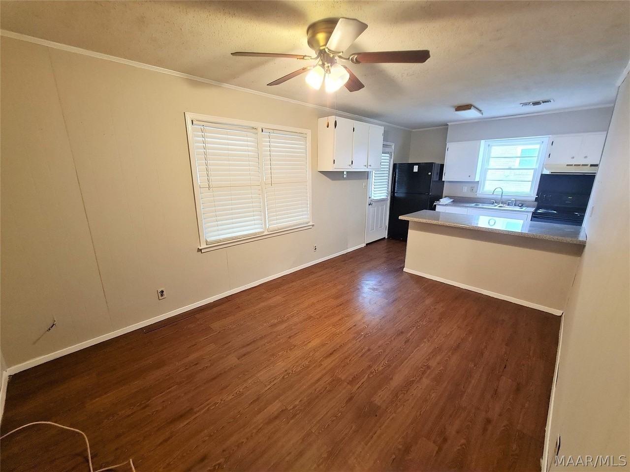 516 Lawndale Ln - Photo 7 of 26