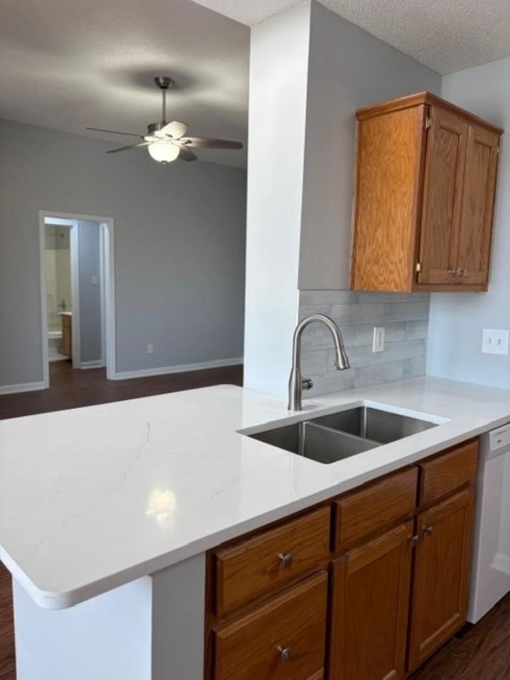 1139 Breezy Valley Dr - Photo 4 of 27