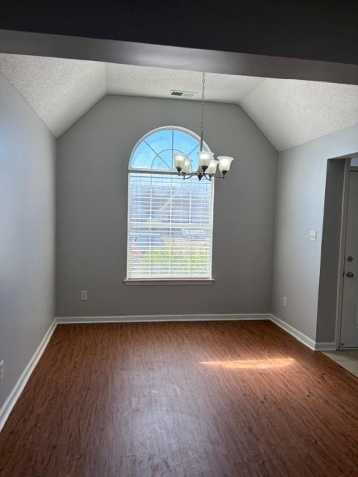 1139 Breezy Valley Dr - Photo 7 of 27