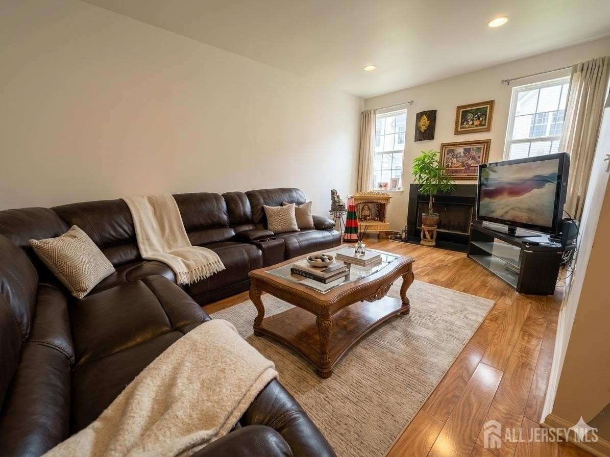 406 Birch Ct - Photo 3 of 15