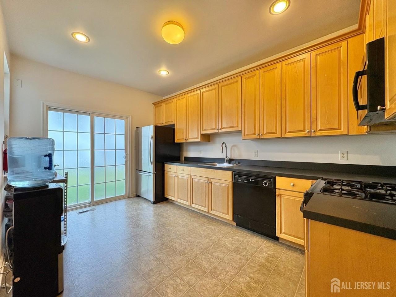 406 Birch Ct - Photo 5 of 15