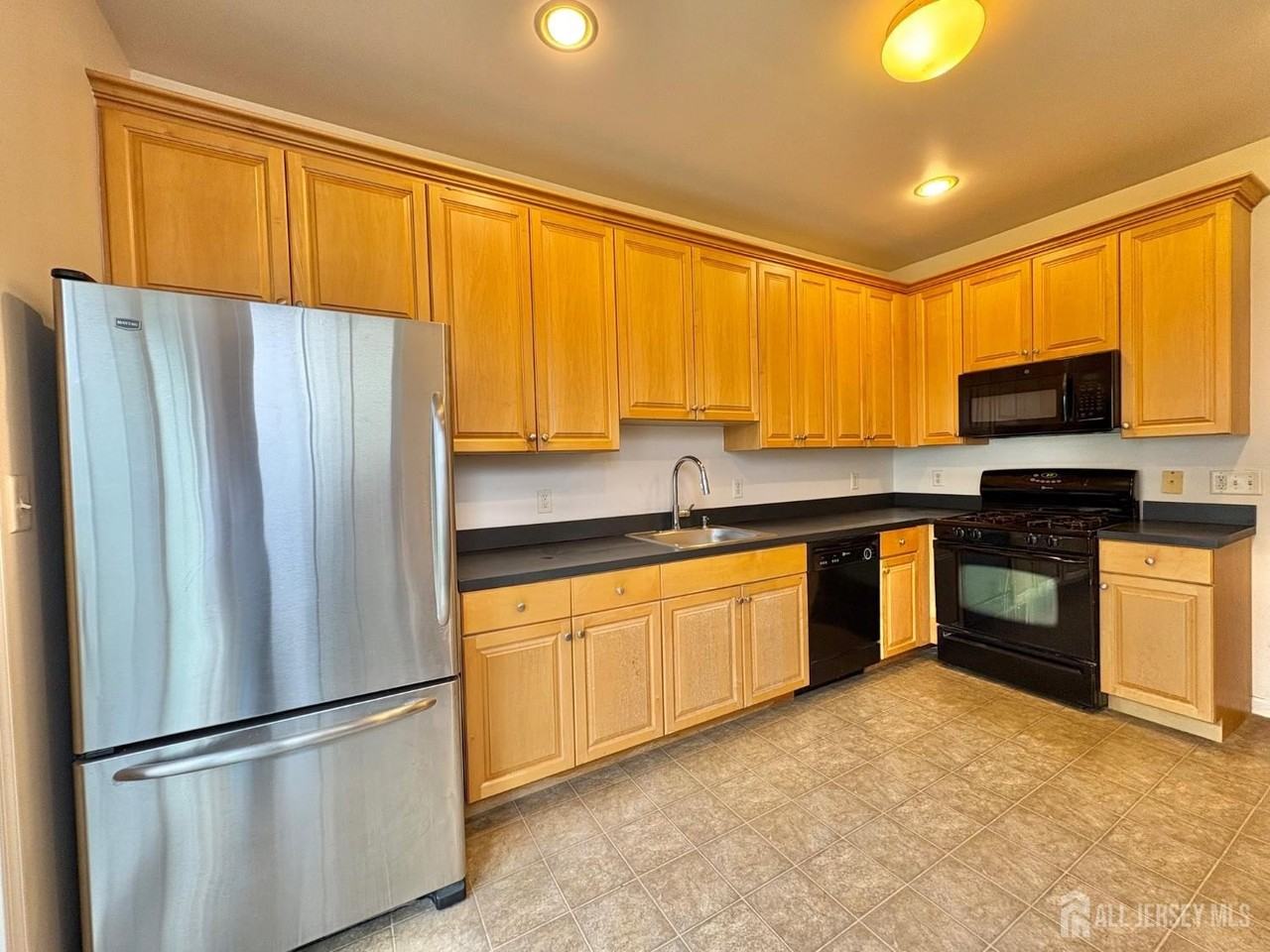 406 Birch Ct - Photo 6 of 15