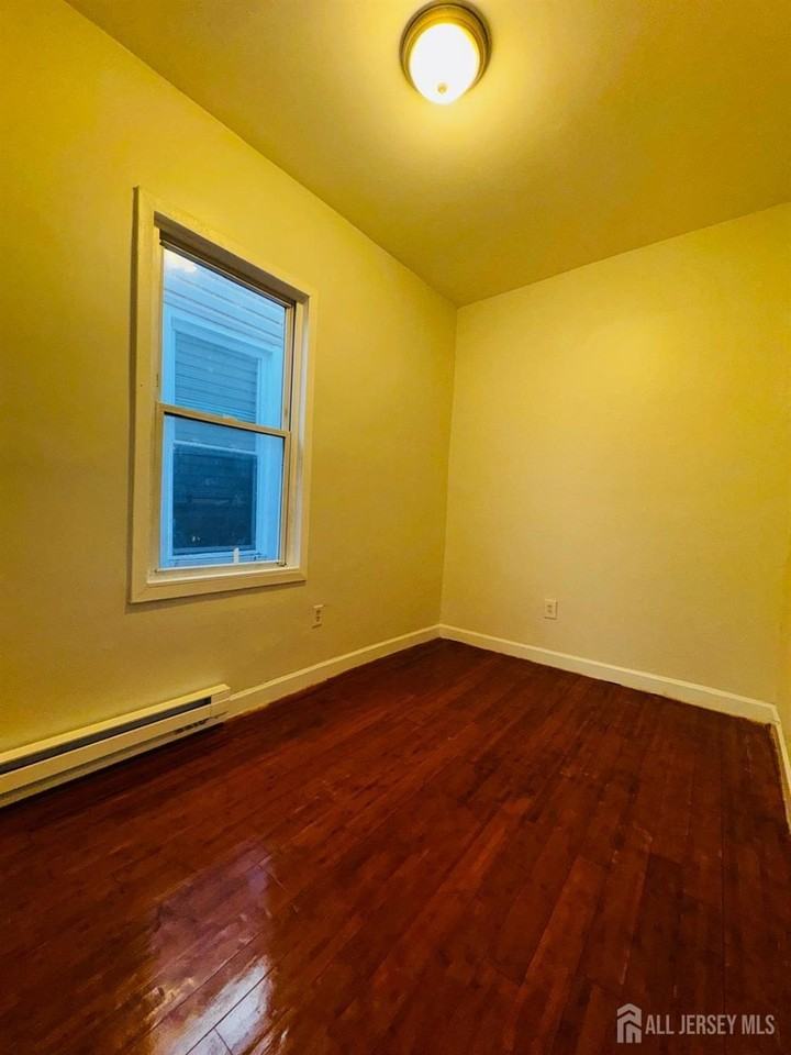 489 S 17th St #2 - Photo 2 of 10