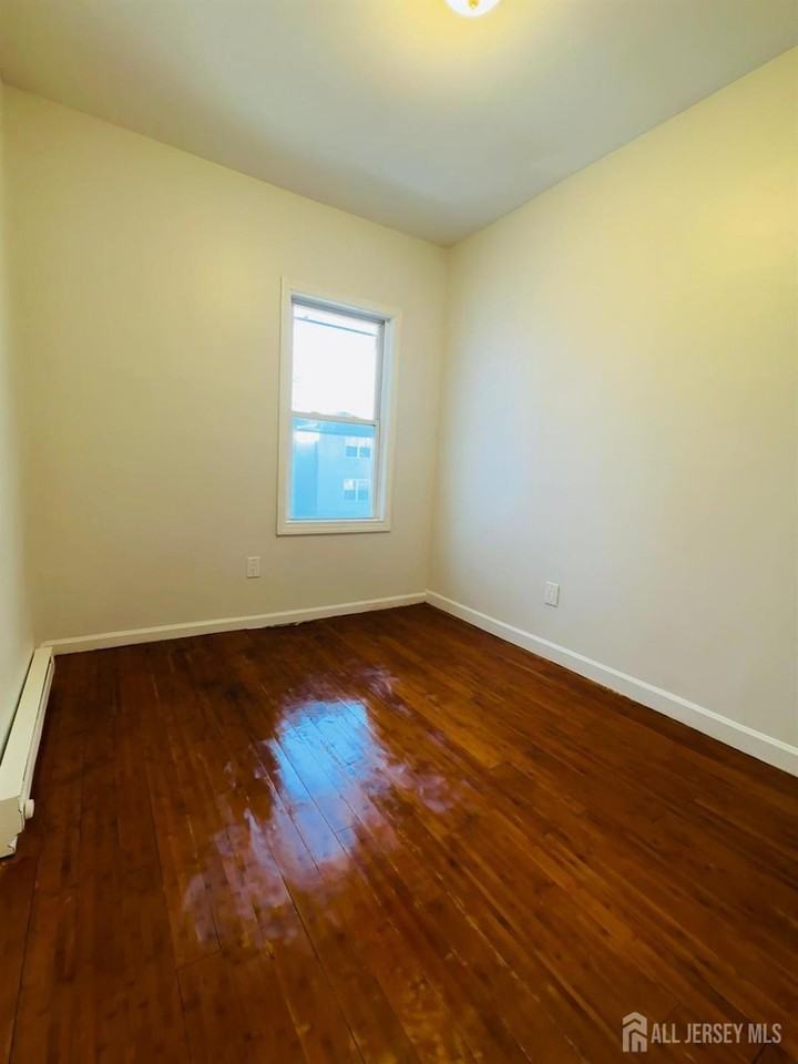 489 S 17th St #2 - Photo 3 of 10