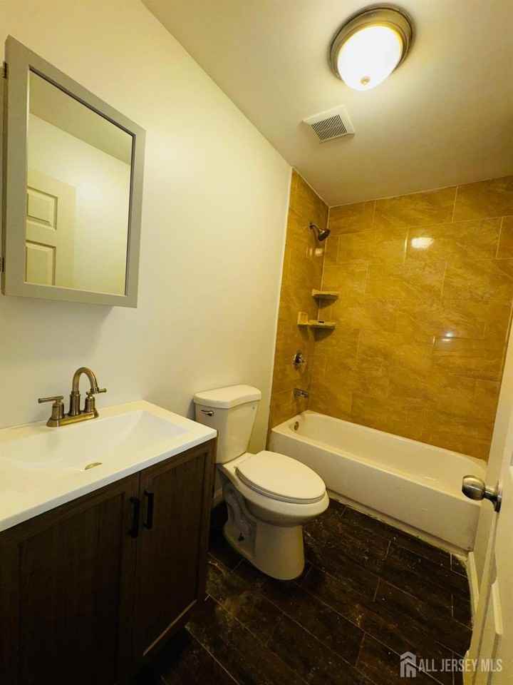 489 S 17th St #2 - Photo 4 of 10