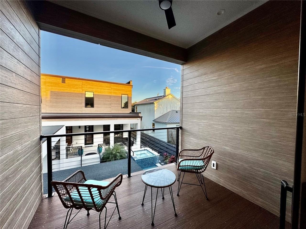 1324 S Daytona Ave - Photo 2 of 8