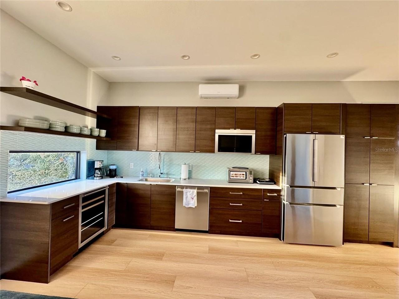 1324 S Daytona Ave - Photo 3 of 8