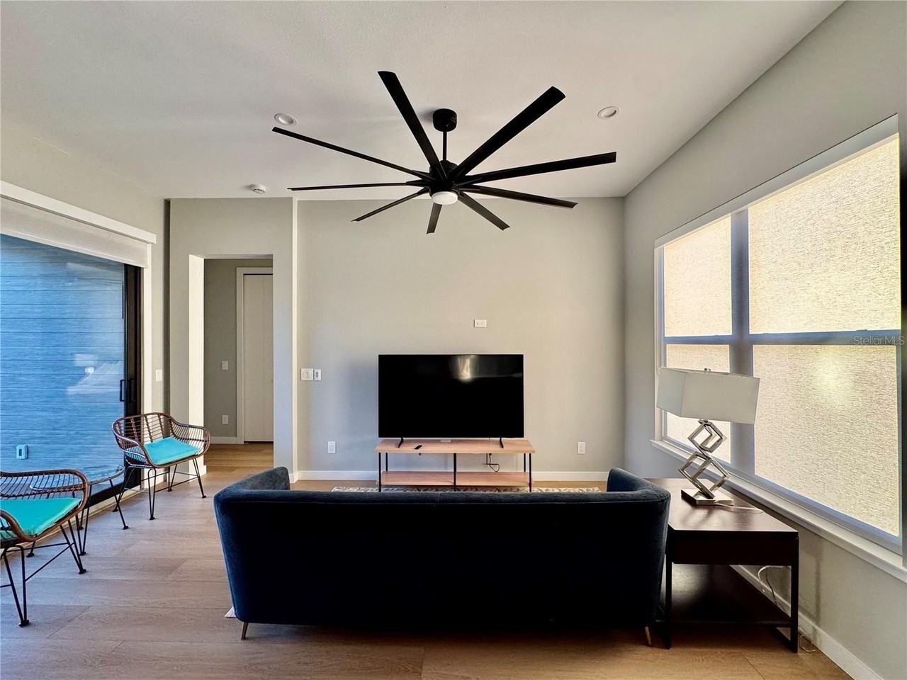 1324 S Daytona Ave - Photo 4 of 8