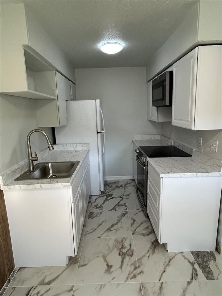 822 N New Hampshire Ave - Photo 5 of 11